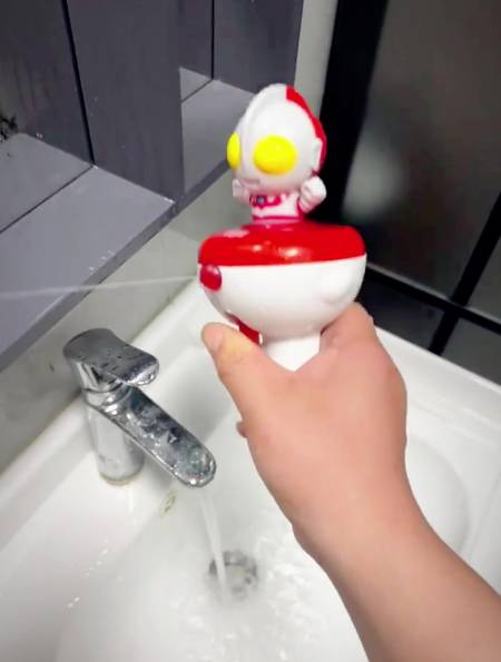 主打一个惊喜奥特曼玩具