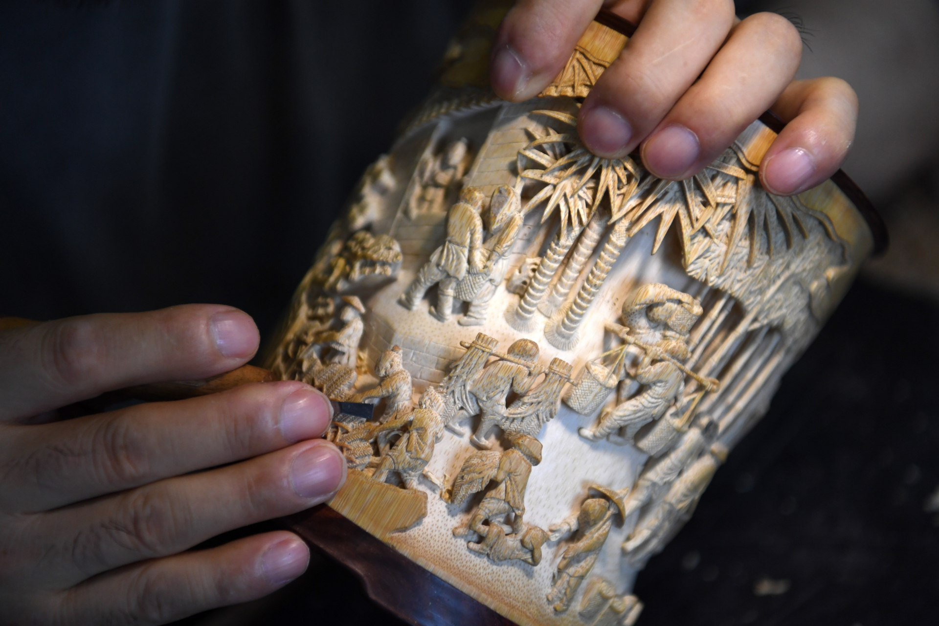 徽州竹雕:非遗传承中的黄山艺术瑰宝.