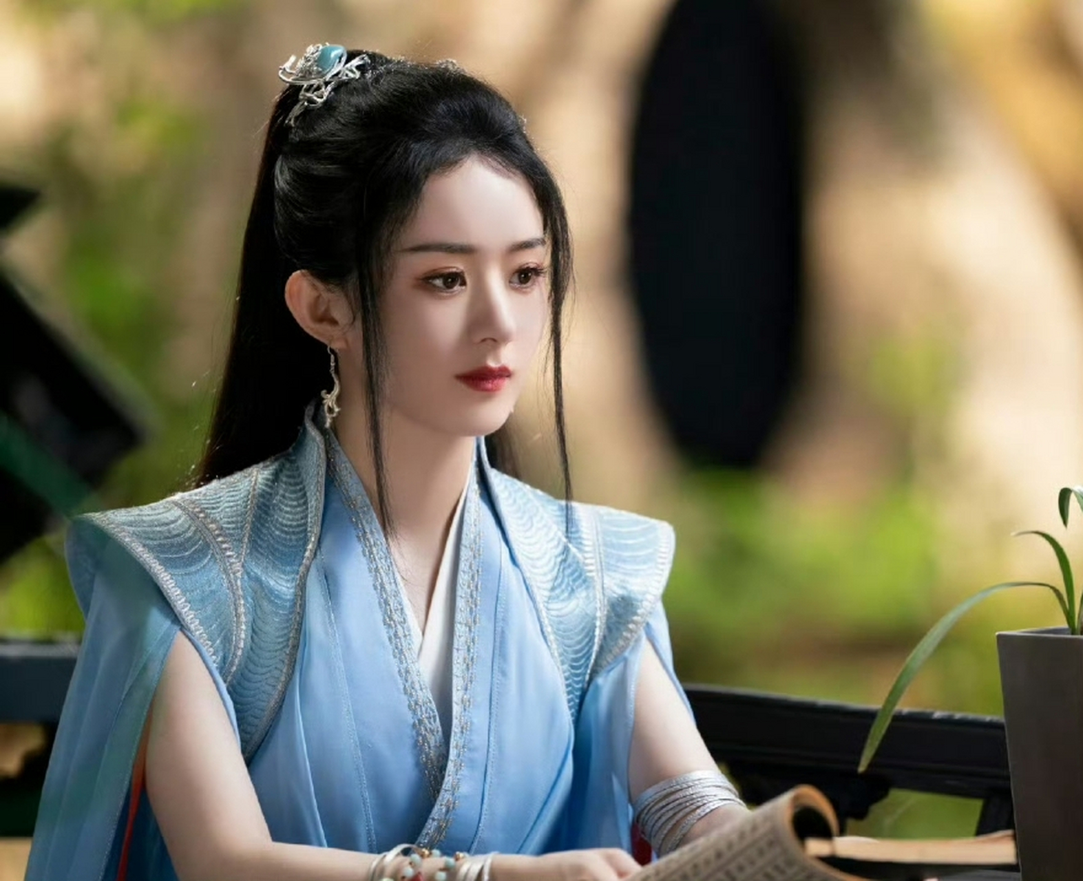 赵丽颖《与凤行》束发蓝衣,这个造型太美了,美的有仙气.