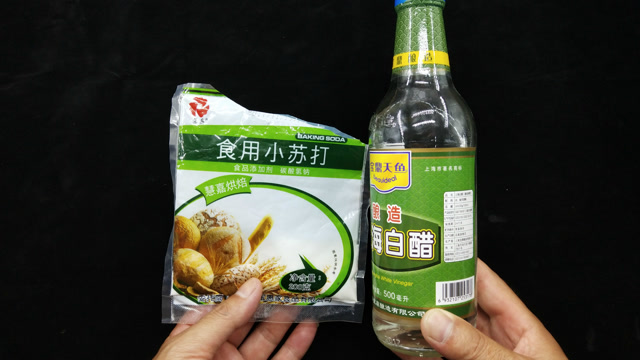 家里马桶总堵塞怎么办?试试这几招清洁方法,疏通速度快还无异味