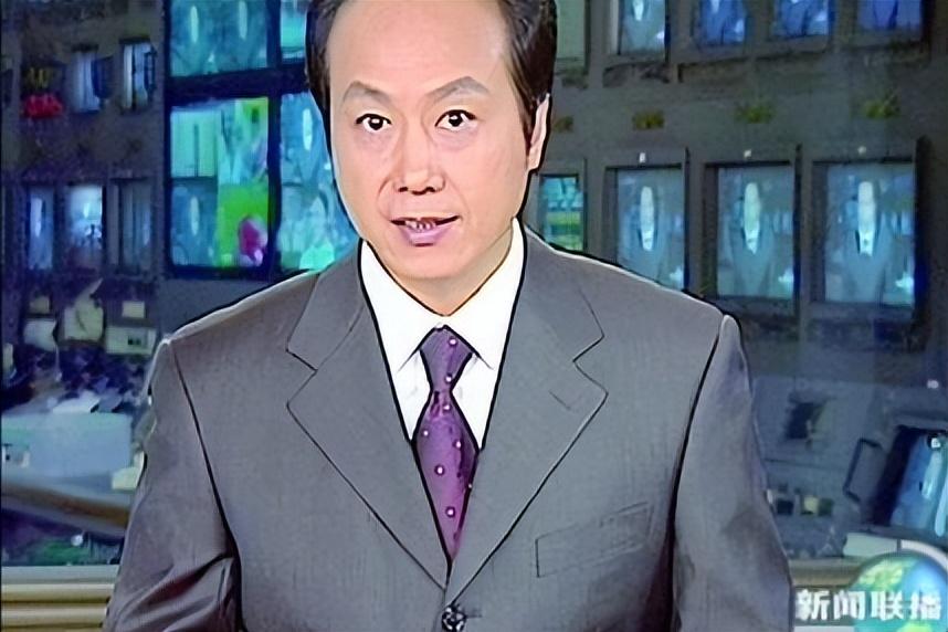 从1996年开始,新闻联播从录播转为直播,这意味着更大的挑战,而罗京