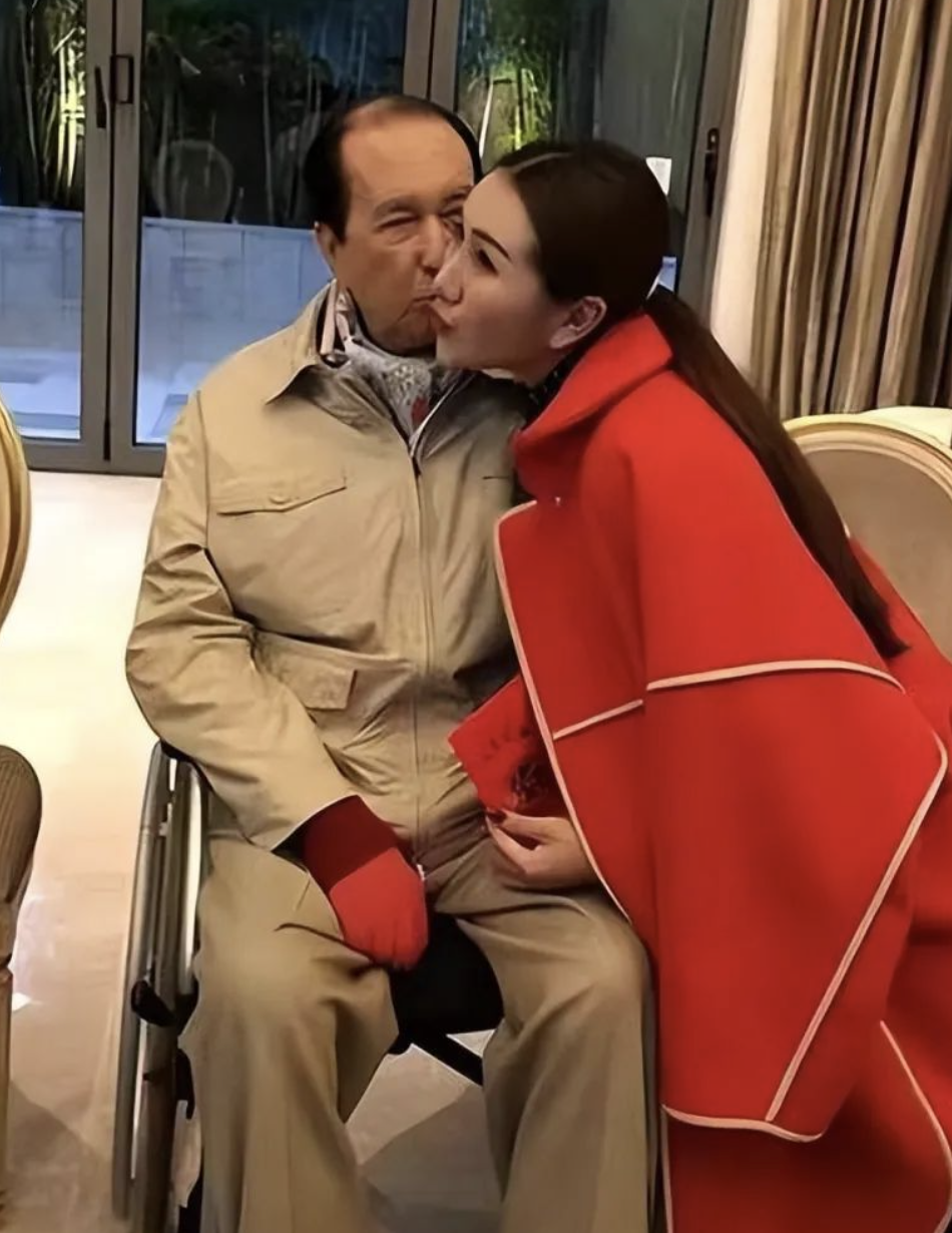 回顾何鸿燊女儿何超盈下嫁哈尔滨小伙母亲陪嫁14亿丈夫不简单