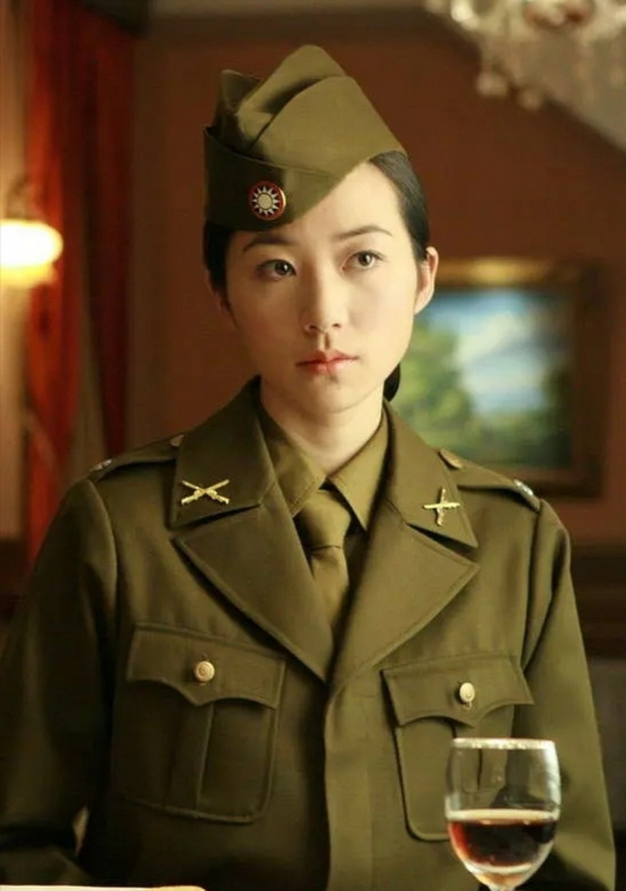 [原文:同样出演美艳女特工,李沁.
