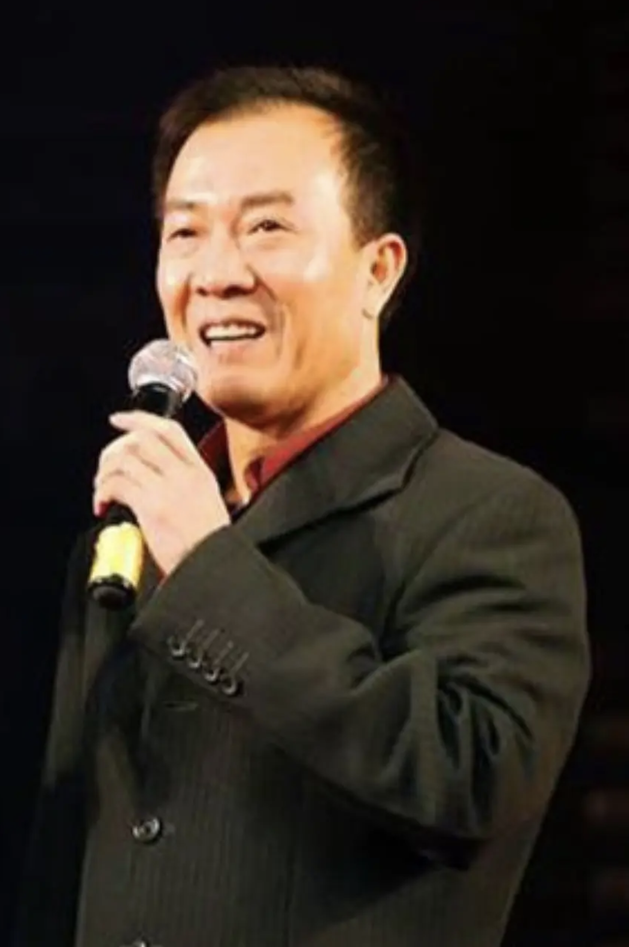 回顾袁茵:与侯耀文离婚后,转身嫁给师侄戴志诚,她幸福了吗?