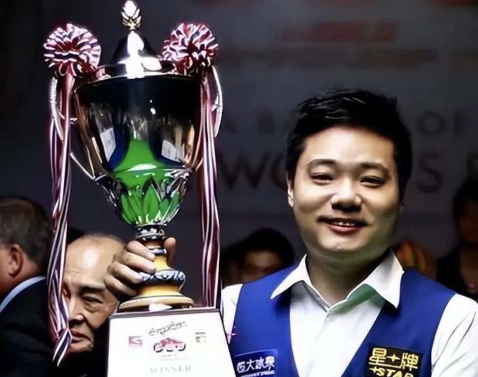 回顾丁俊晖娶大6岁的富家姑娘母亲患癌去世成了他一生的痛