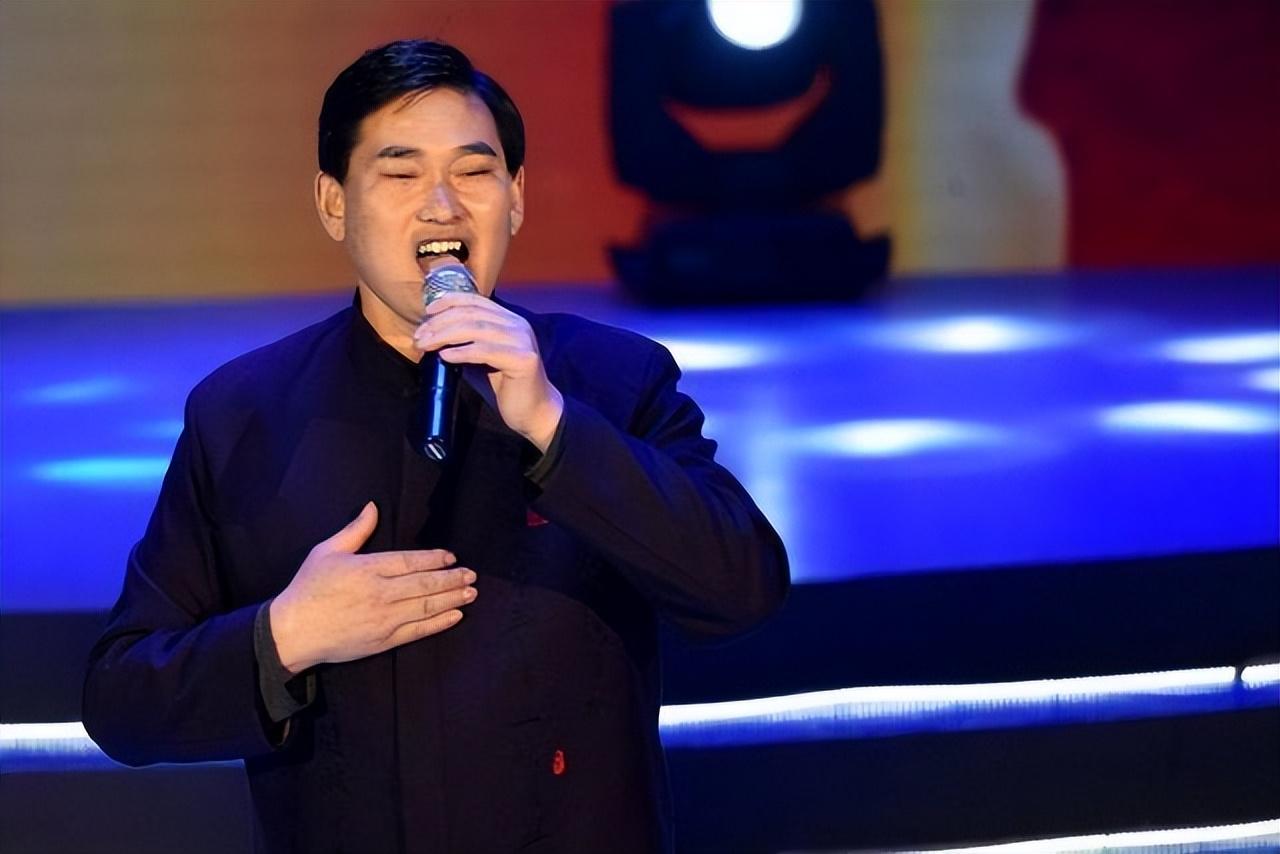 回顾被人扔砖头被全村当摇钱树大衣哥朱之文为何被骂