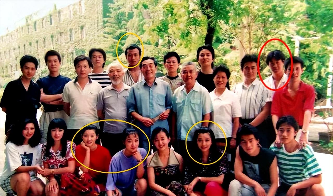 回顾何冰曾每月工资99元今成视帝娶初中同学每一分钱都上交