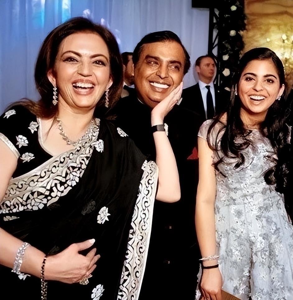 印度第一夫人嫁莫迪守活寡45年和首富夫人没有对比就没有伤害