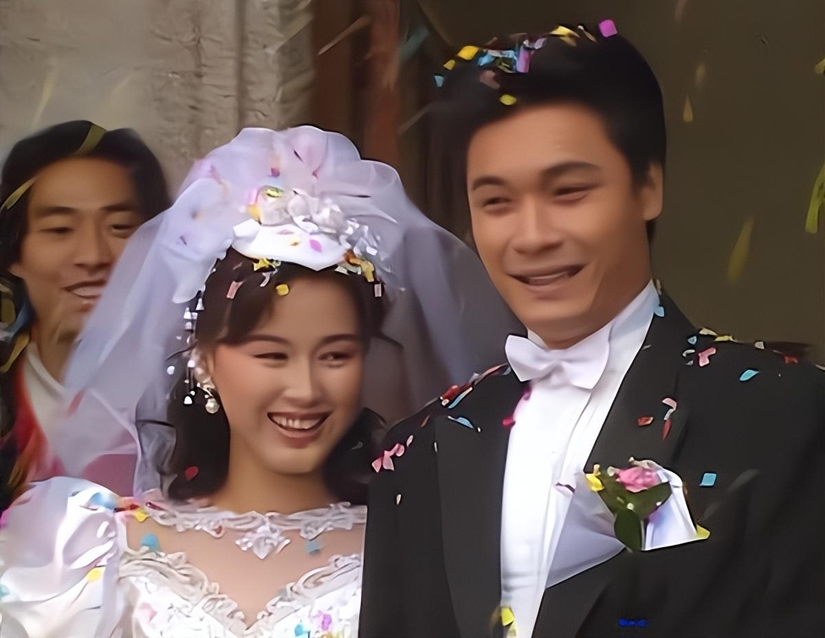 回顾罗嘉良抛弃相爱30年的方敏仪投入苏岩怀抱如今他幸福吗