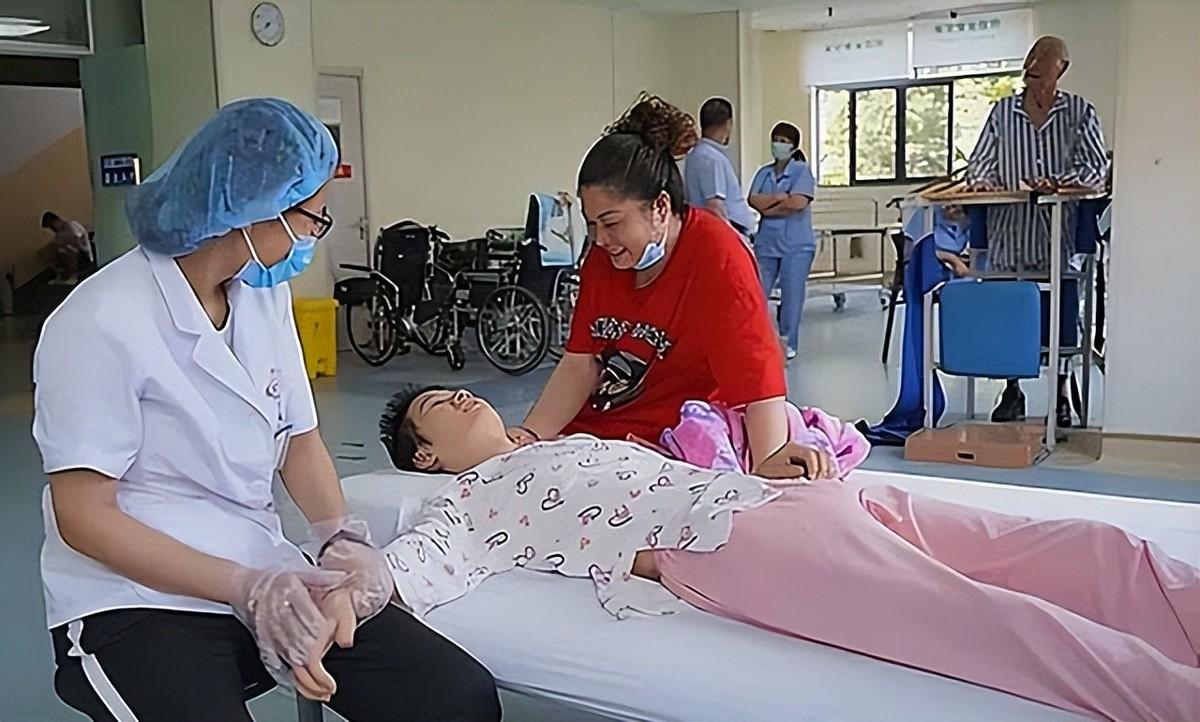 回顾:婆婆照顾儿媳能成网红?儿媳意外成植物人,她2年拍800条视频