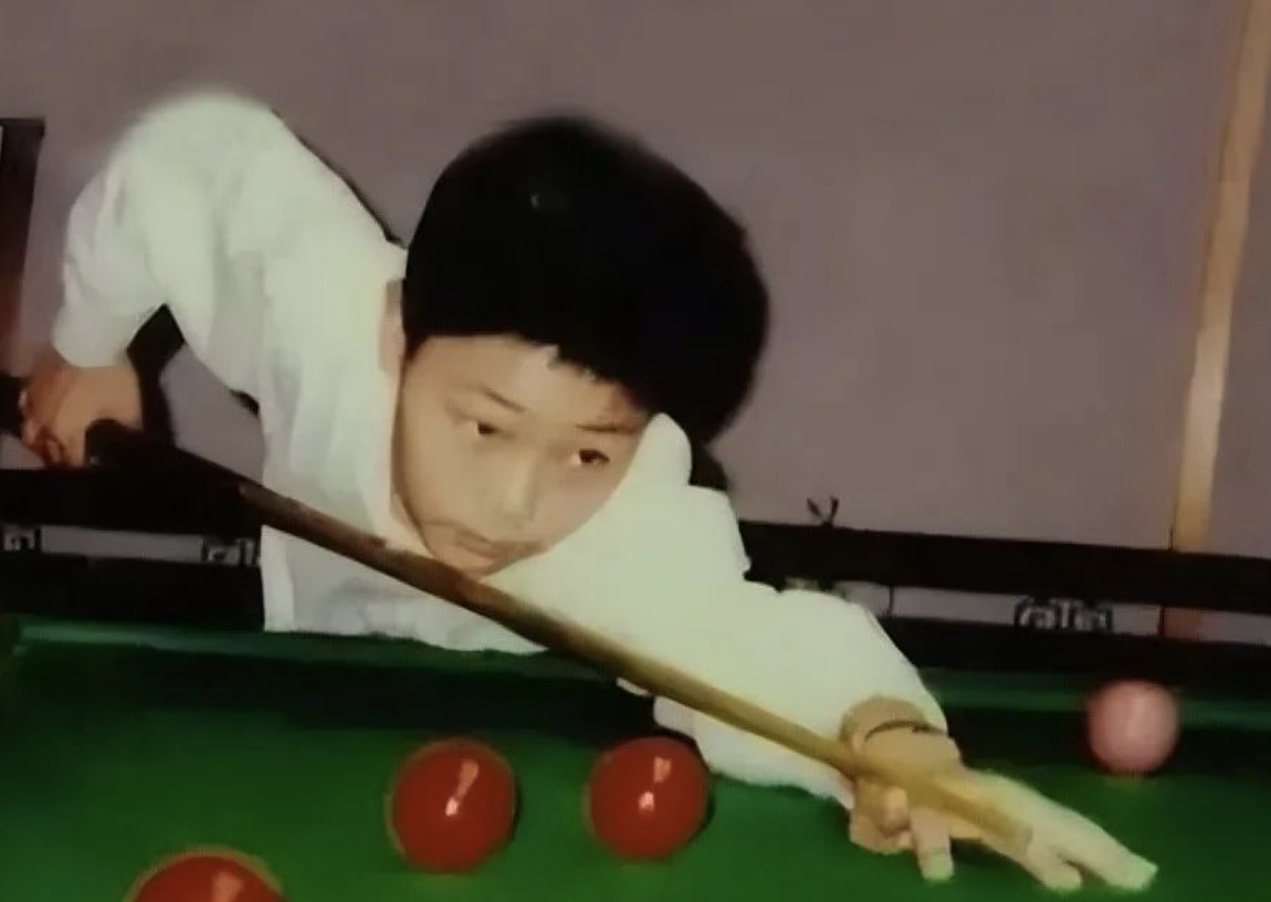 回顾丁俊晖娶大6岁的富家姑娘母亲患癌去世成了他一生的痛