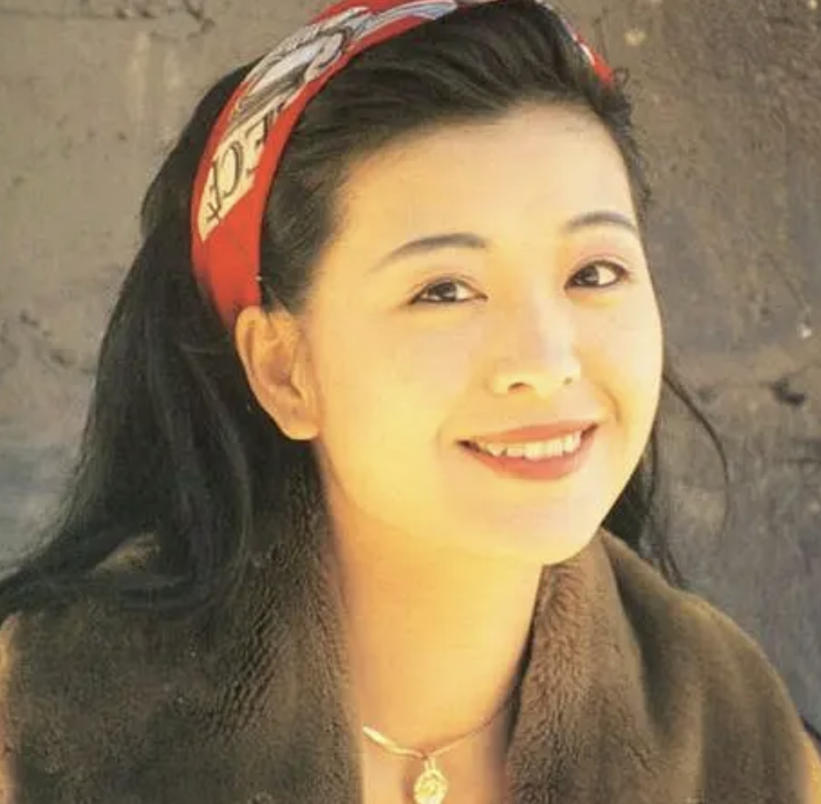 回顾演员伍咏薇结婚13天丈夫去世21岁成寡妇如今苦尽甘来