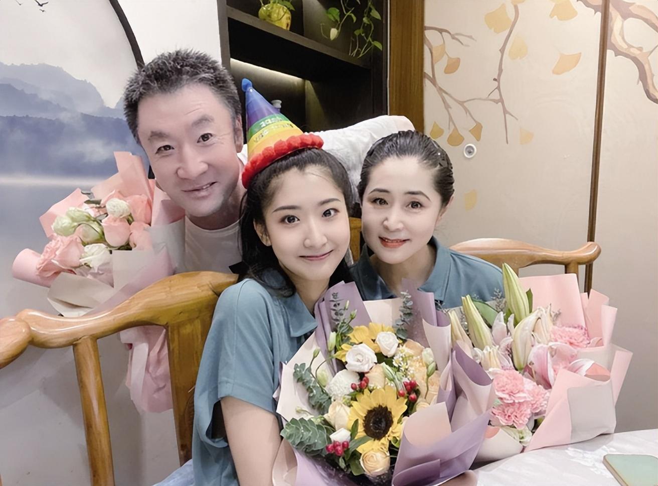 2021年美女舞蹈家确诊胃癌晚期,为了多活一天,父母不惜倾家荡产