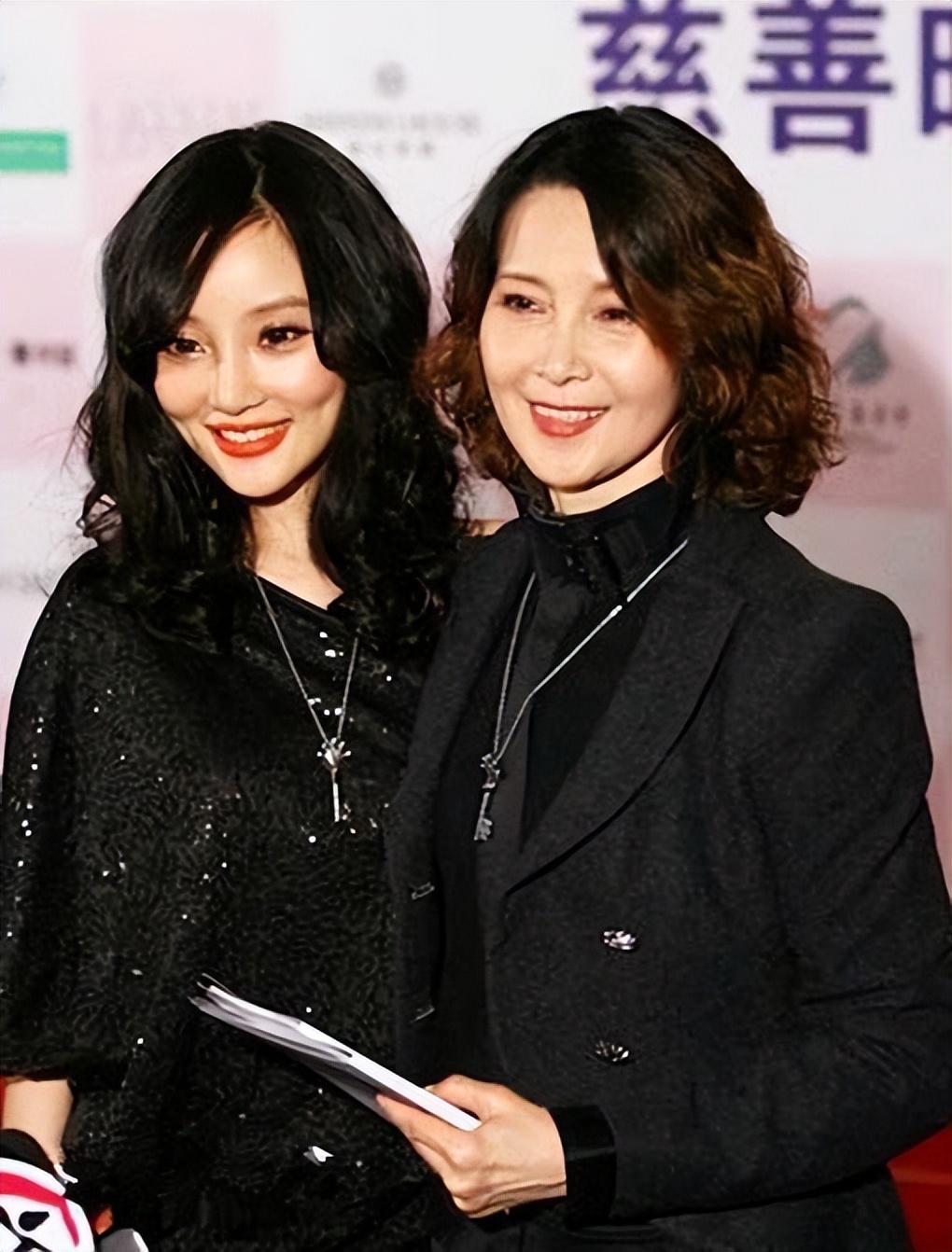 回顾李小璐的母亲张伟欣挽救过女儿的婚姻现在我的心最痛