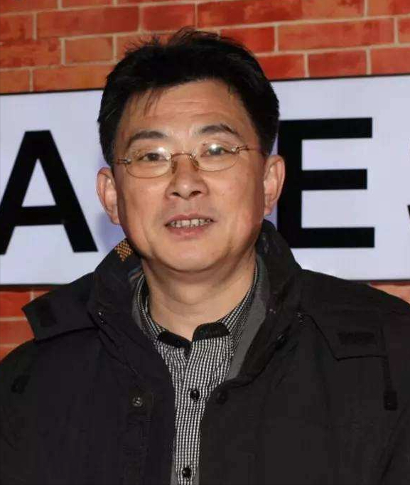 一开始,孙胜荣想着,不如继续找个理发店工作.