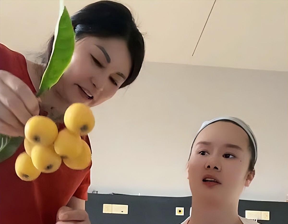 回顾婆婆照顾儿媳能成网红儿媳意外成植物人她2年拍800条视频