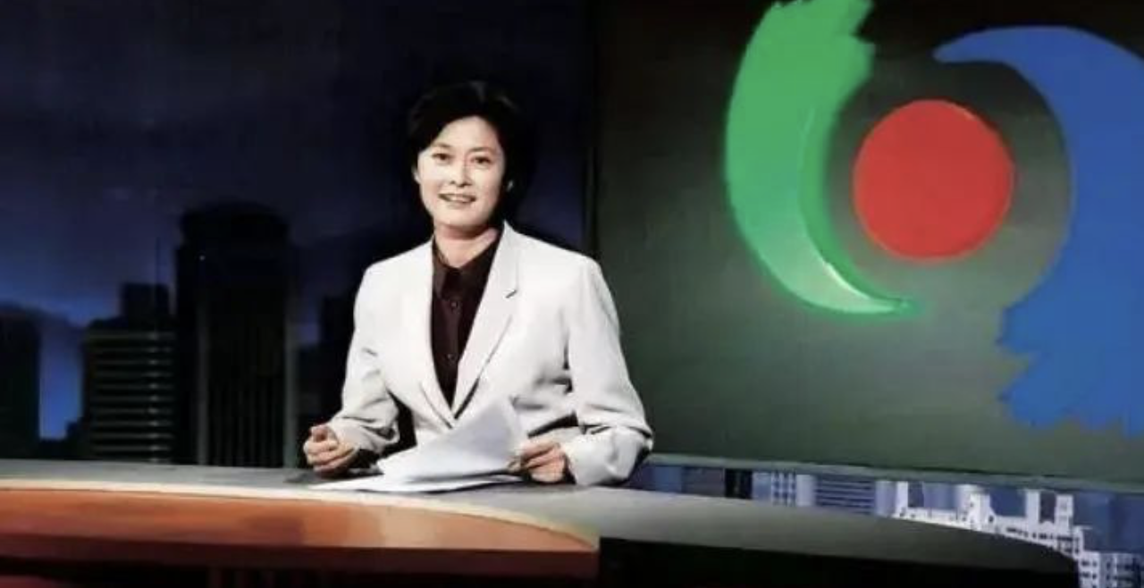 回顾主持人敬一丹在考场遇见富豪丈夫相伴42年被宠成了宝