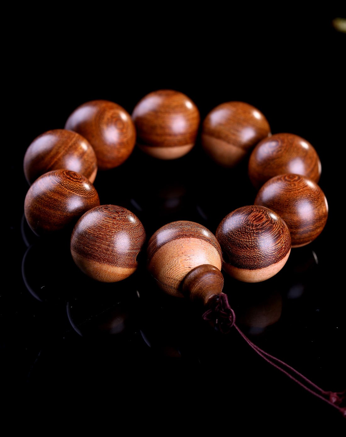 盘木质手串,你真的玩对了吗?别让心爱之物变成"黑煤球"