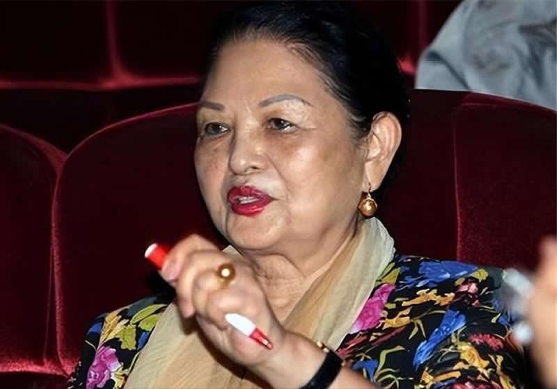 李宝珠后来为王永庆生下了4个女儿,在此之前,她还跟前男友育有一女