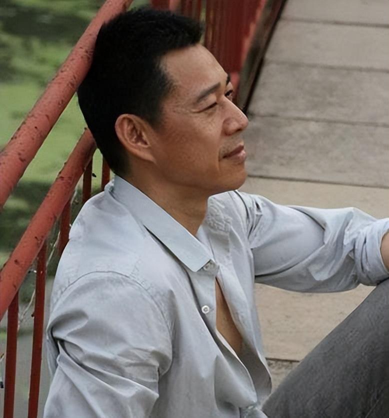 回顾霍凡:嫁给大12岁二婚张丰毅,29年未生子女,被丈夫宠成宝