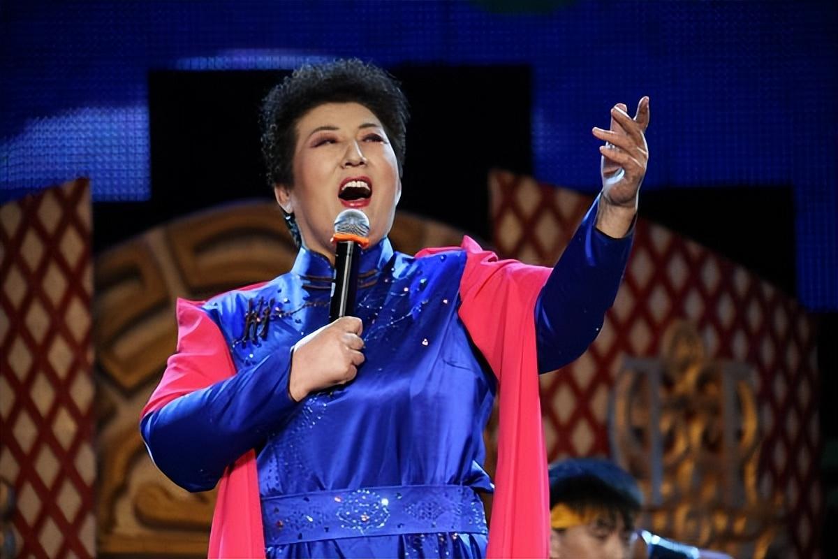 回顾歌唱家德德玛离婚又再婚51岁偏瘫再婚丈夫帮我创造奇迹