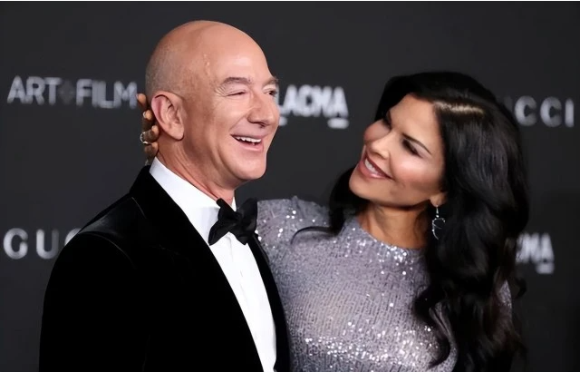 回顾富豪贝佐斯选择一个离异带娃年过半百的女人共度余生为何