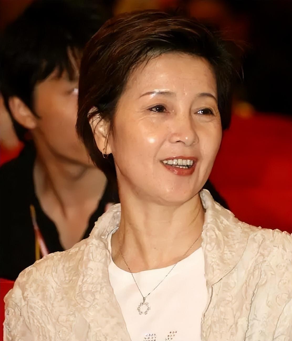 回顾李小璐的母亲张伟欣挽救过女儿的婚姻现在我的心最痛