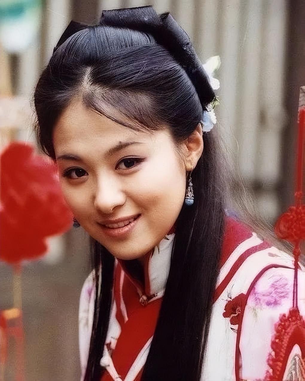 可以说当年正是因为这颗痣她才被人们称为"女神"