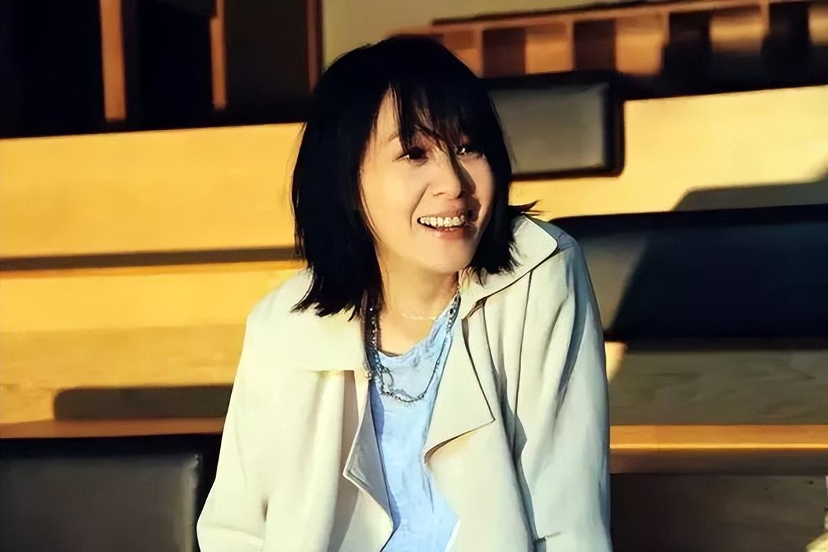 回顾刘若英撮合离异父母复婚失败父亲离世痛了她和母亲的心