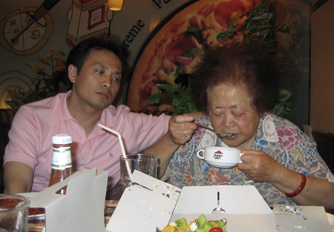 回顾丁志诚扶持残疾姐姐半生每年帮傅彪扫墓59岁孤身一人