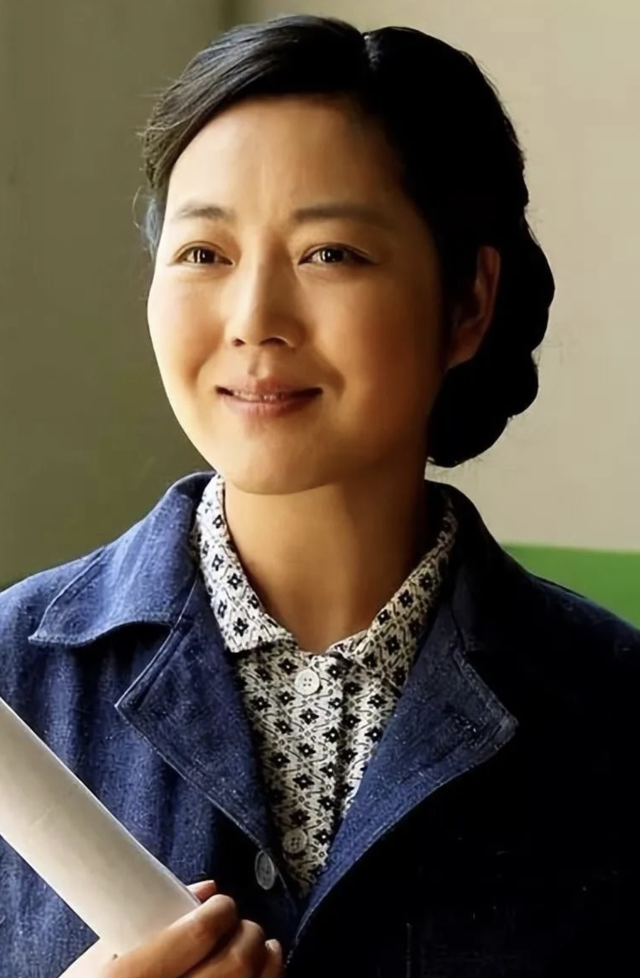 2009年,王茜华在拍摄《胡杨女人》时,结识了演员沈航