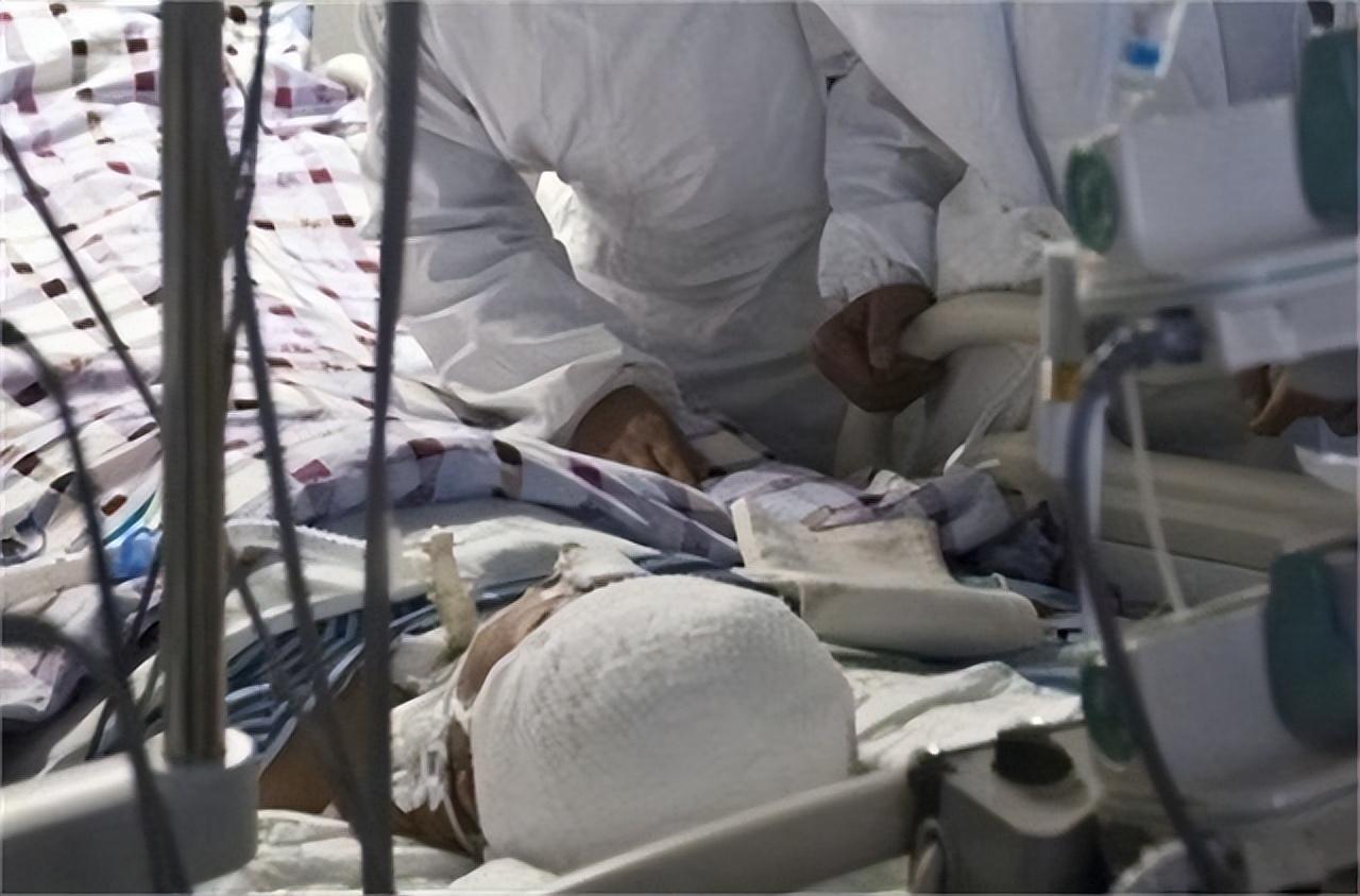 2012年17岁女孩车祸去世肇事者逃逸父亲含泪签下遗体捐赠书