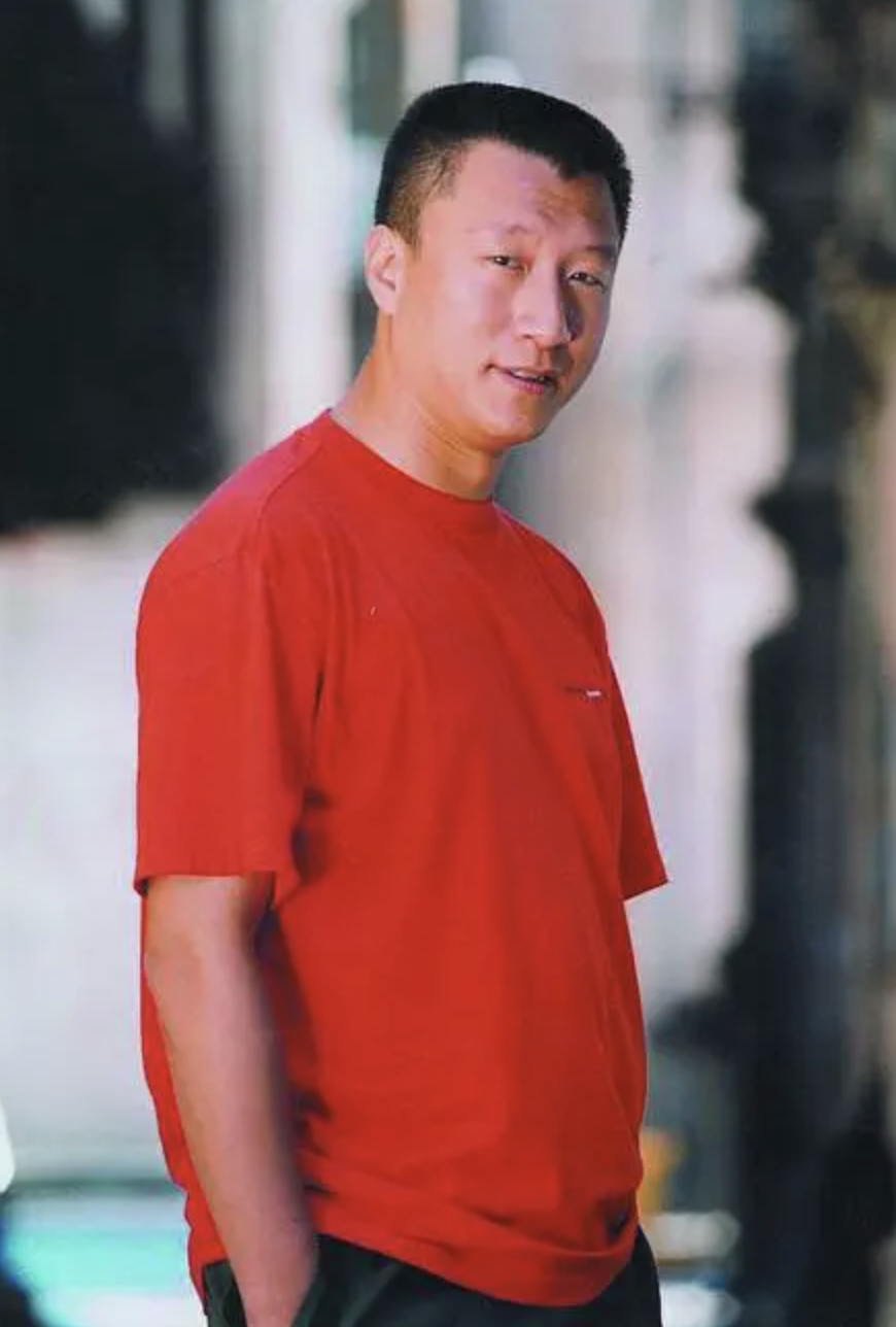 回顾孙红雷这辈子的遗憾就是没能让父母看到我结婚成家