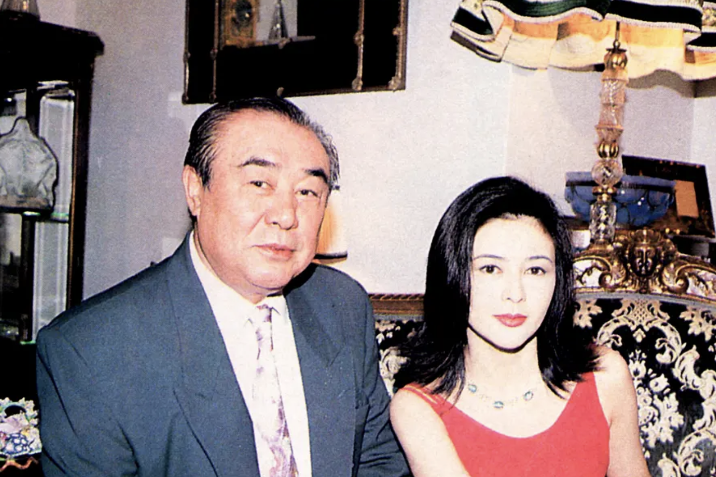 回顾关之琳父亲关山女儿28年不理他去世关之琳为他买400万墓地