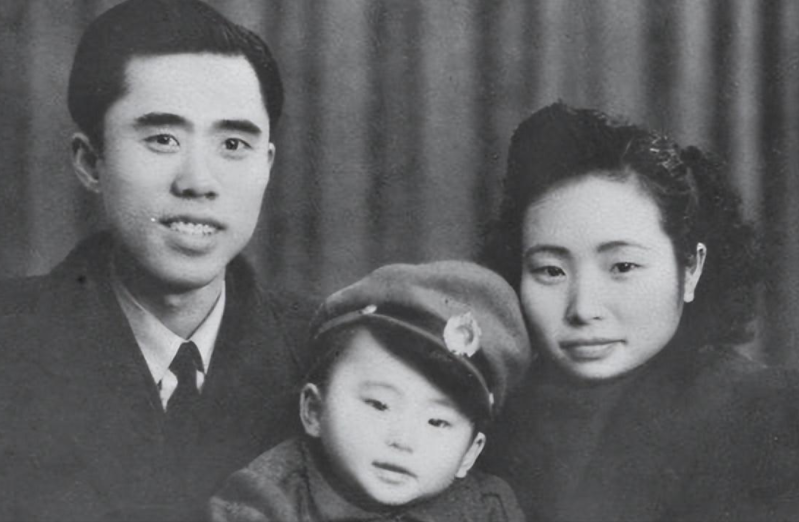 1980年,沈醉与已嫁做人妇的前妻相见,前妻小声说:给我争面子了