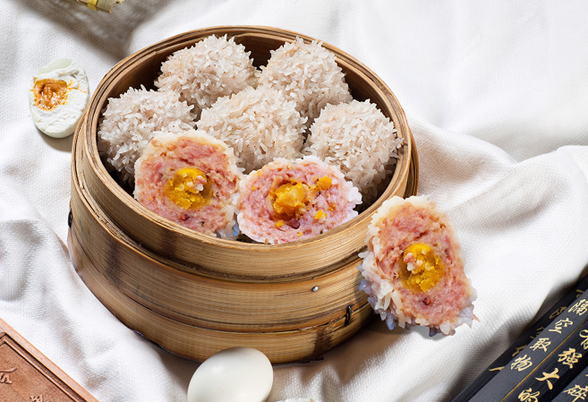 徽州圆子是正宗徽菜品种之一,起源于歙县,别称细沙肉,制作过程比较