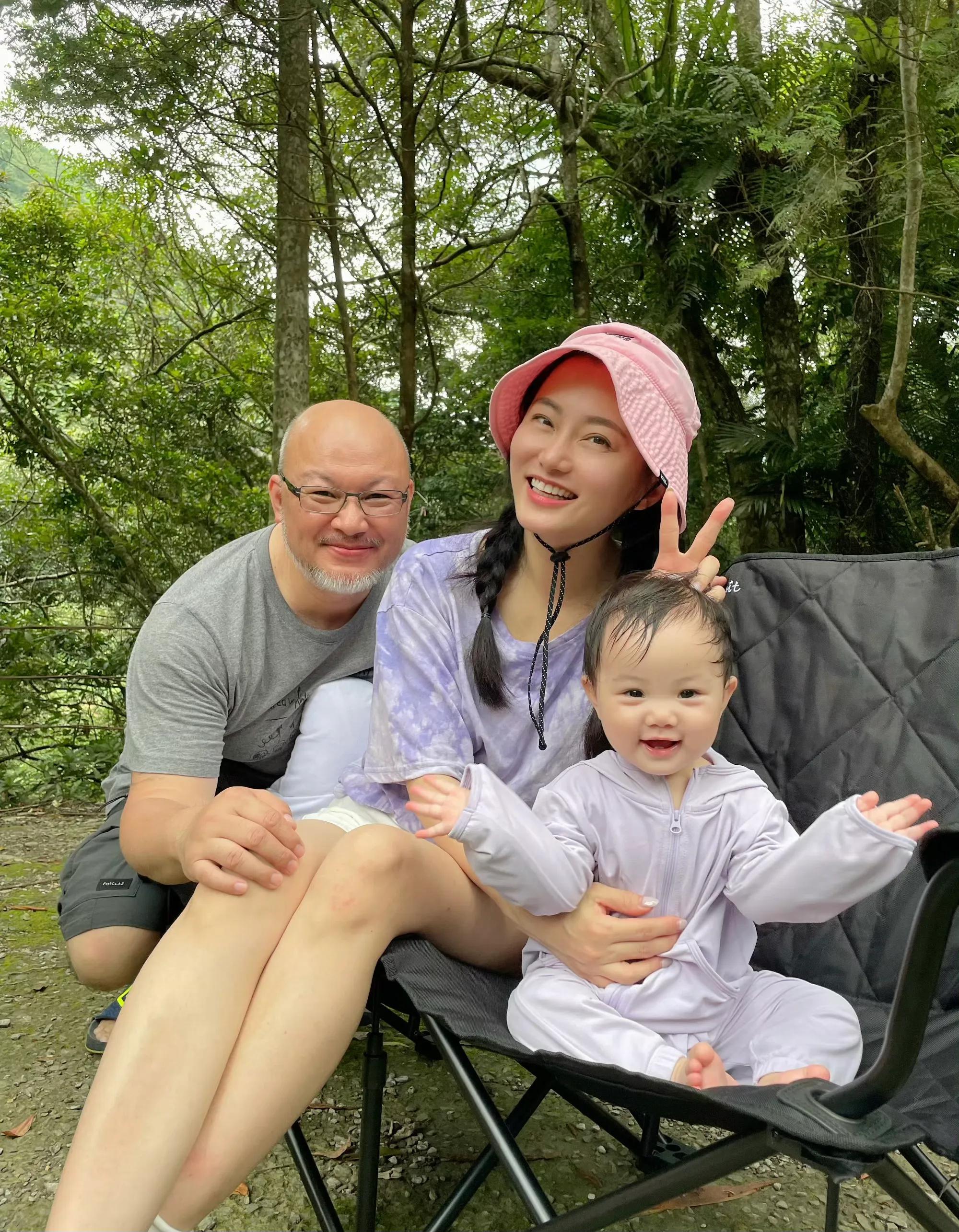 前不久,刘亮佐在接受媒体采访时坦言赵小侨是全家的经济支柱,非常感谢