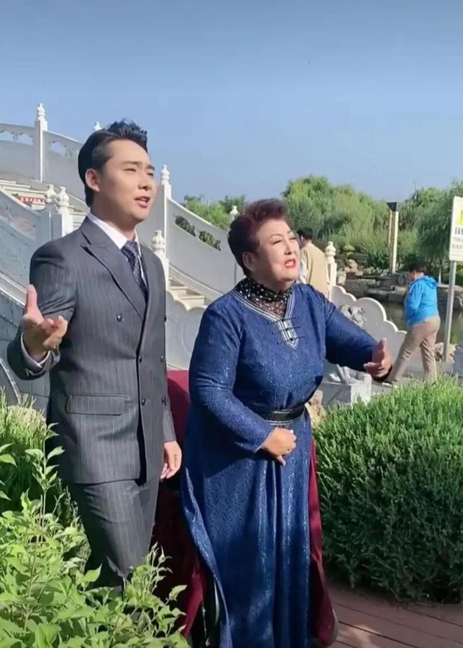 回顾歌唱家德德玛离婚又再婚51岁偏瘫再婚丈夫帮我创造奇迹