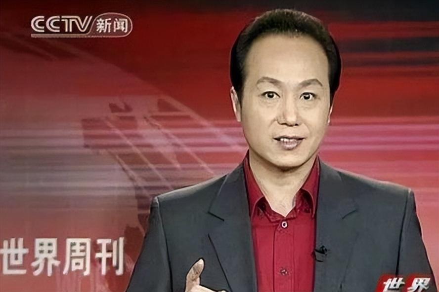 1983年,赵忠祥第一次主持春晚的时候,罗京进入了央视,凭借出色的业务