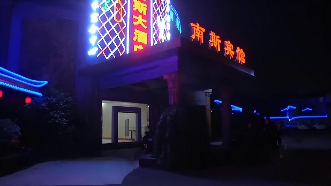 可疑美女成为破案关键,宾馆人员提供相应信息