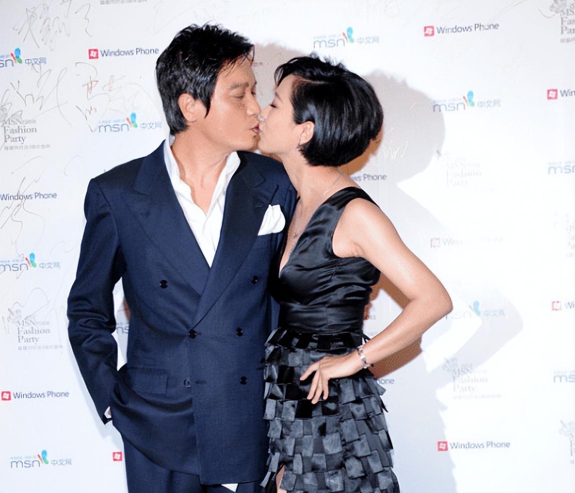 回顾罗嘉良抛弃相爱30年的方敏仪投入苏岩怀抱如今他幸福吗