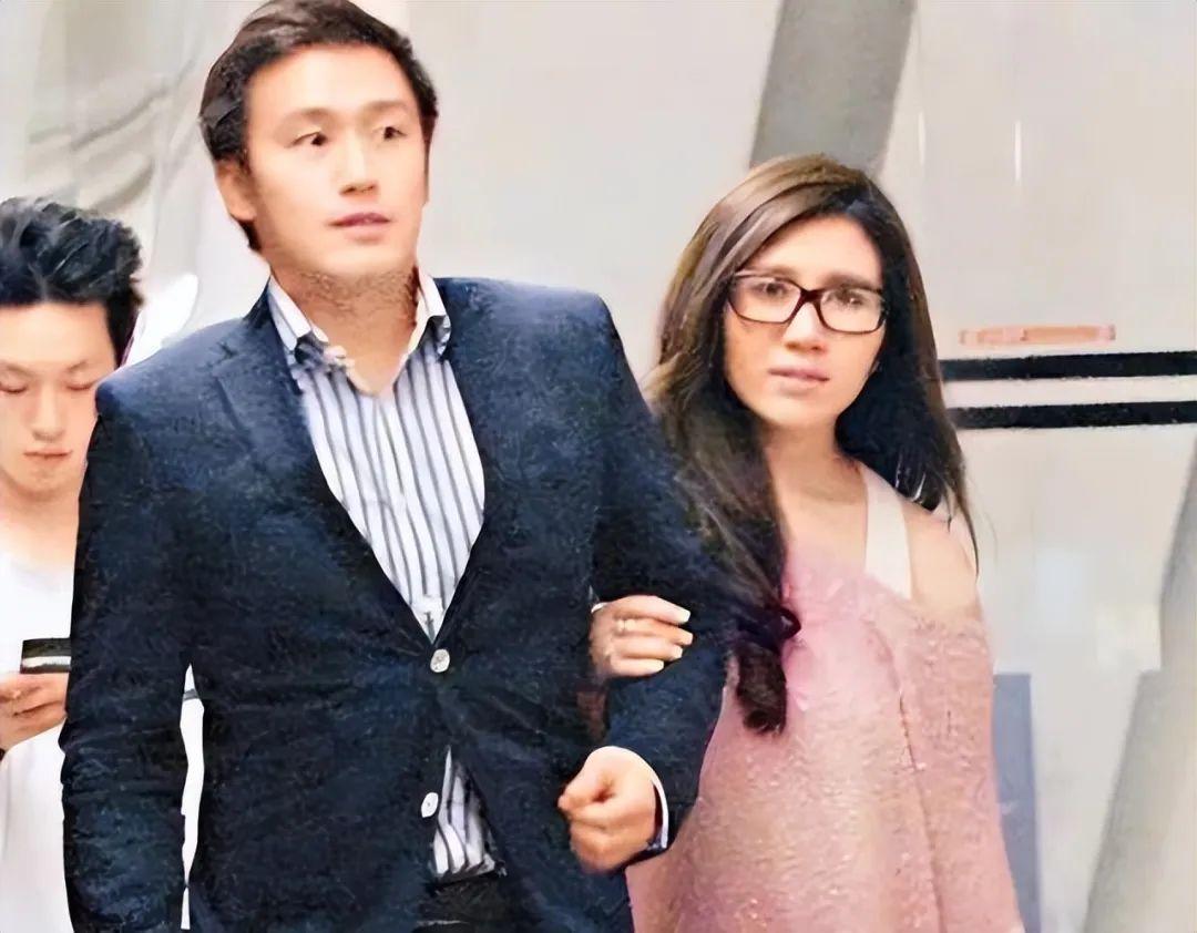 回顾何鸿燊女儿何超盈下嫁哈尔滨小伙母亲陪嫁14亿丈夫不简单