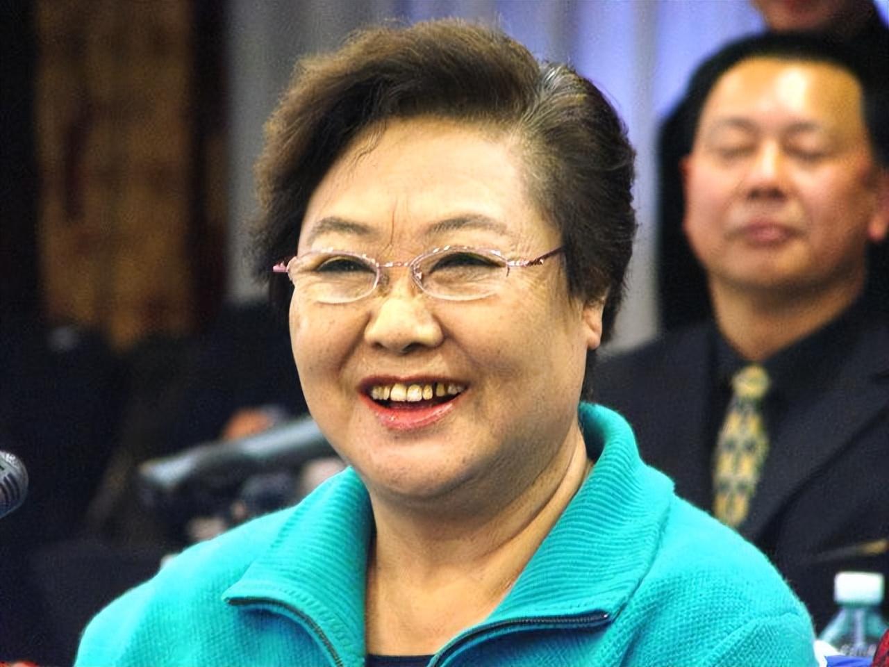 回顾马玉涛离婚又再婚丈夫病逝10年女儿见证了他们的恩爱