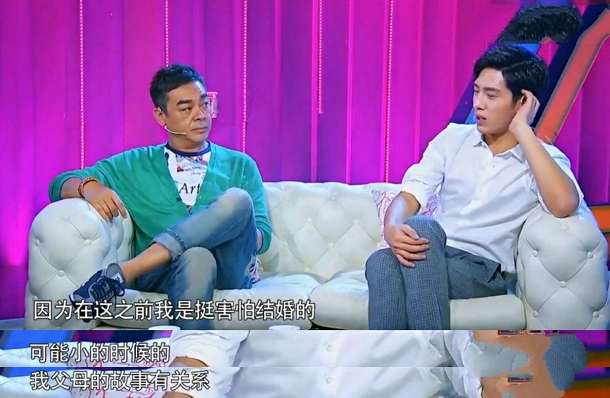 回顾井柏然出生28天父母离异奶奶捡废品将他养大养恩难报