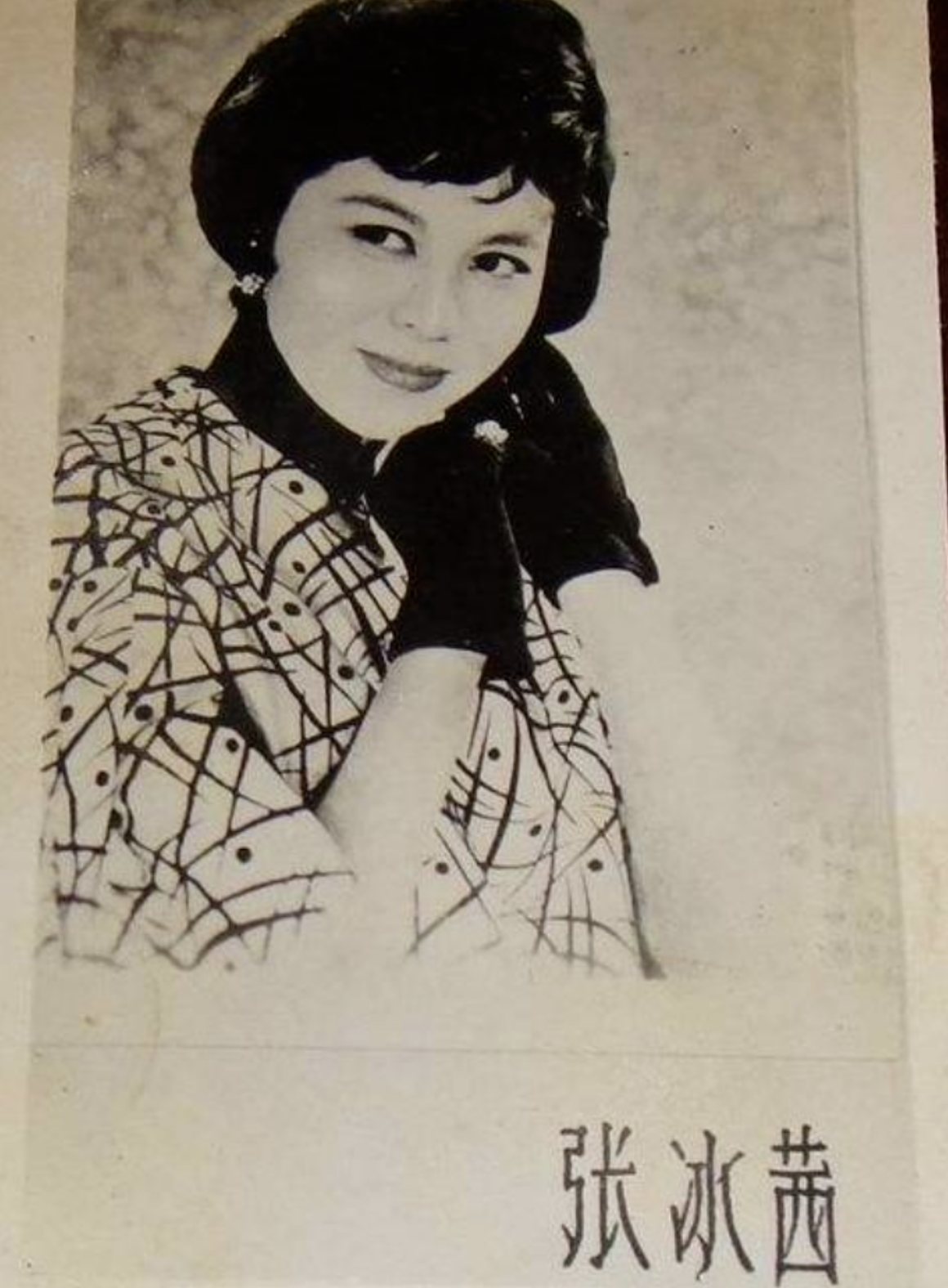 回顾关之琳父亲关山女儿28年不理他去世关之琳为他买400万墓地