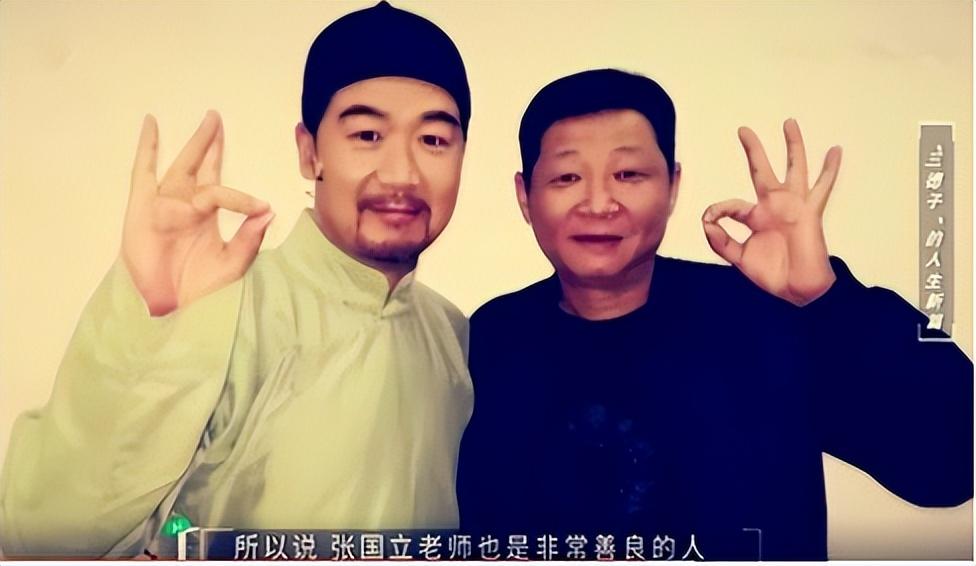 回顾爆红后下乡养鸡年入千万助农脱贫资产上亿只骑电驴