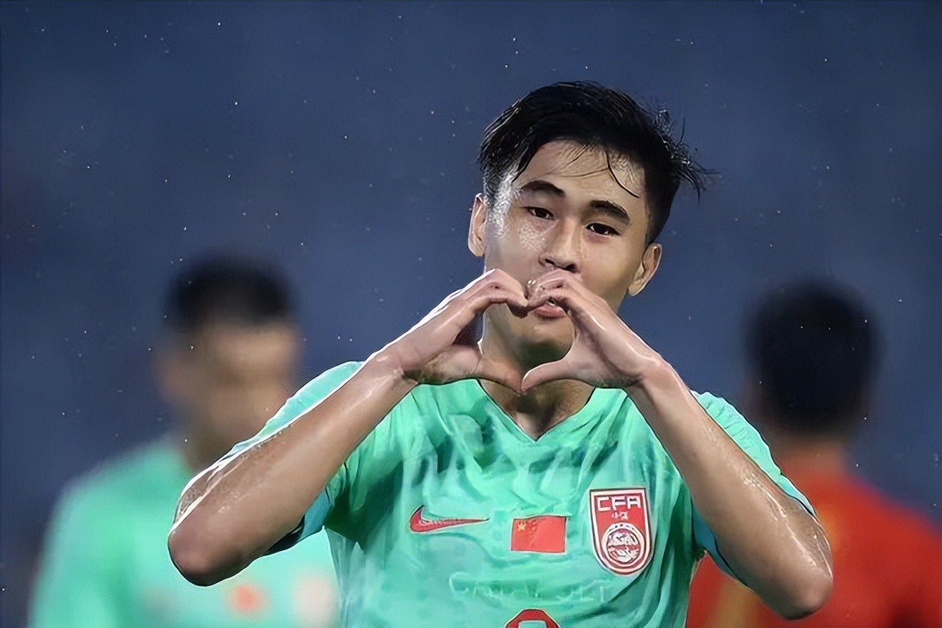 申花陌路人戴伟浚未能跟国足合练 前任的红人 为何被现任抛弃呢