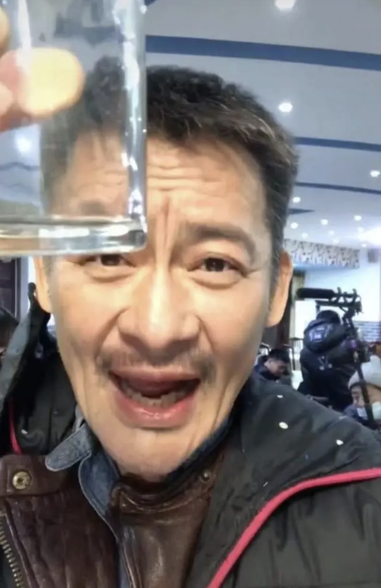 回顾景岗山代言娃哈哈走红嗜酒如命付代价二婚妻子救赎了他