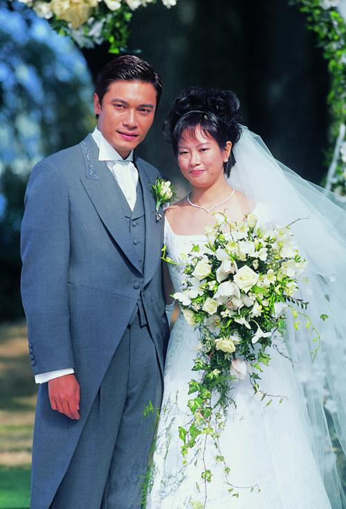 回顾罗嘉良抛弃相爱30年的方敏仪投入苏岩怀抱如今他幸福吗