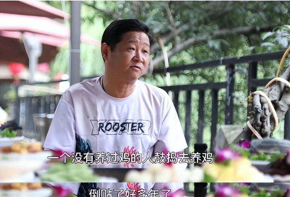 回顾爆红后下乡养鸡年入千万助农脱贫资产上亿只骑电驴